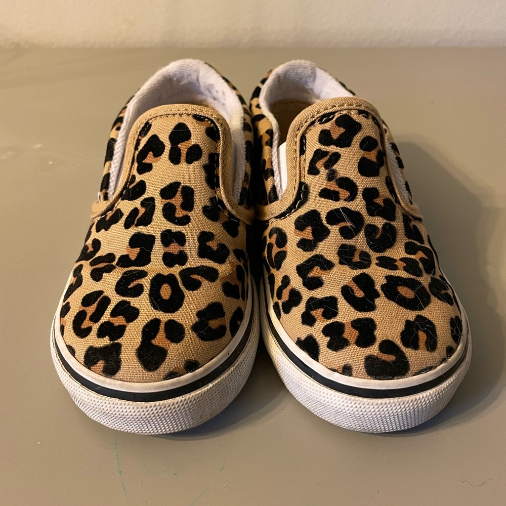 Toddler leopard vans